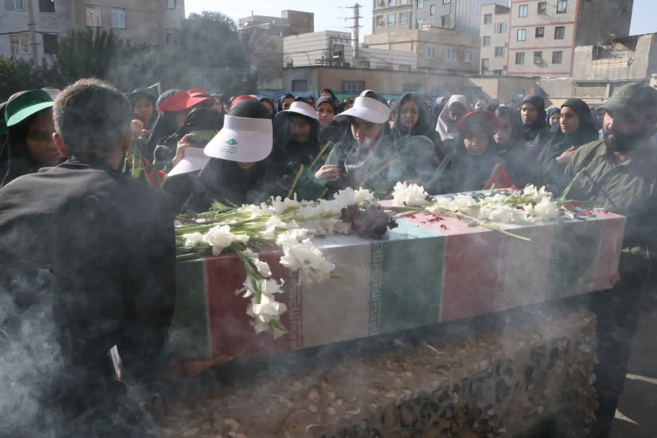 پیکر شهید گمنام تازه تفحص شده در هفته دفاع مقدس میهمان شهرستان قدس بود