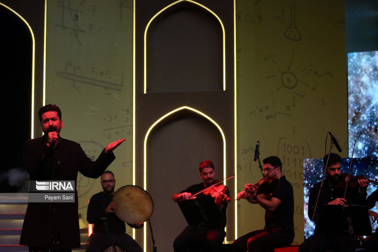 روز شلوغ رئیسجمهور در اصفهان با حضور در افتتاحیه جایزه مصطفی (ص) پایان یافت 2 روز شلوغ رئیسجمهور در اصفهان با حضور در افتتاحیه جایزه مصطفی (ص) پایان یافت