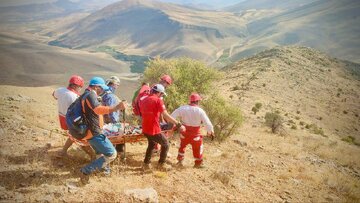 هفت ساعت تلاش منجر به نجات جان پیرمرد نقده ای شد