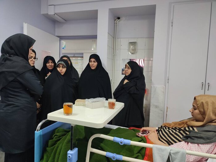 معاون رییس جمهور از بیمارستان خیریه ۲۲ بهمن مشهد بازدید کرد