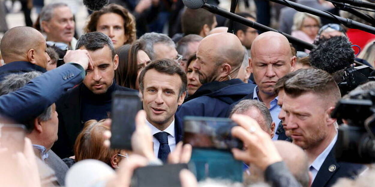France : Macron, président qui aime prendre des bains de foule 