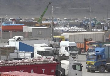 توقف کامیون‌ها در مرز ماهیرود خراسان جنوبی کاهش یافت