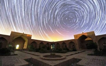 آشتی زمین و آسمان در شب‌های «کاروانسرای قصر بهرام گرمسار»