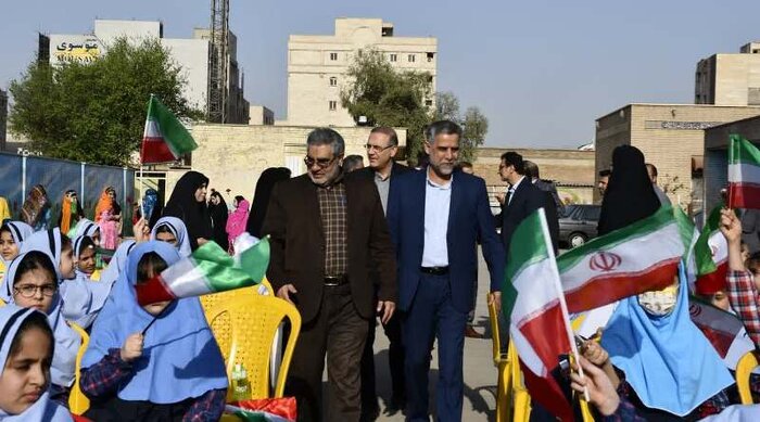 هیچ دانشآموزی در خوزستان بهدلیل فقر مالی نباید از تحصیل باز بماند