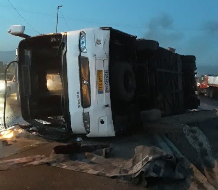 پنج نفر از مصدومان حادثه واژگونی اتوبوس در همدان اتباع خارجی هستند