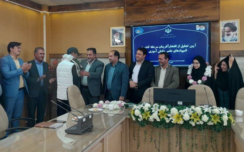 نخبگان المپیادی تربتحیدریه تجلیل شدند نخبگان المپیادی تربتحیدریه تجلیل شدند