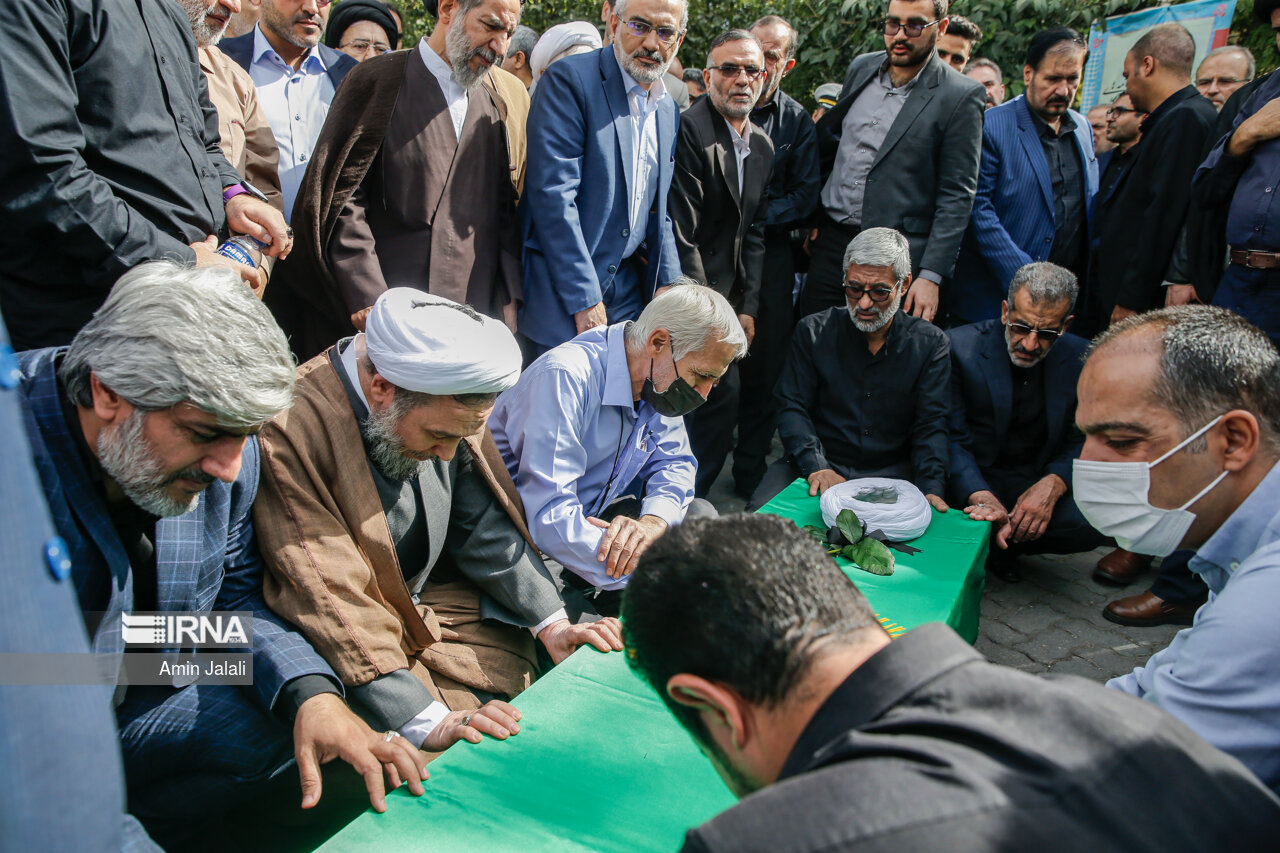 پیکر شادروان حجت الاسلام رضوان طلب تشییع شد+فیلم