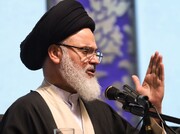 حسینی بوشهری: خارج شدن از صحنه مشکلی را حل نمی کند