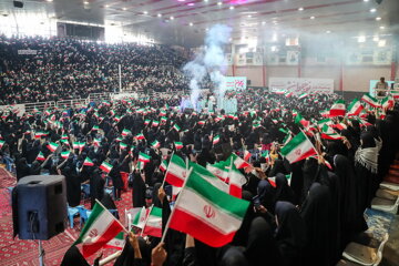 فیلم/جشن گام دوم انقلاب با حضور سه هزار دانش آموز دختر در مشهد
