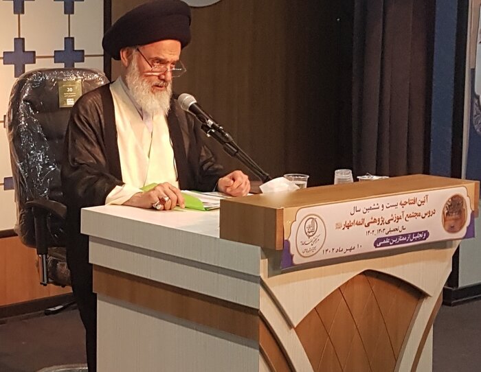 آیت الله حسینی بوشهری: حوزه علمیه مرزبان امنیت کشور است