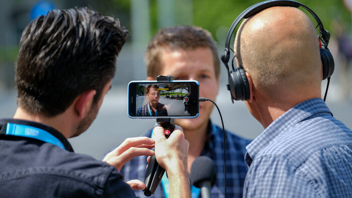 نگاهی به کولهپشتی یک خبرنگار موبایلی