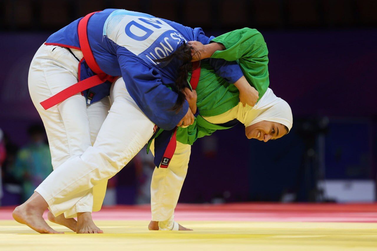 Una luchadora iraní de Kurash gana medalla de bronce en los Juegos Asiáticos de Hangzhou