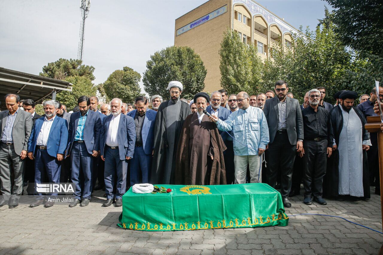 پیکر شادروان حجت الاسلام رضوان طلب تشییع شد+فیلم