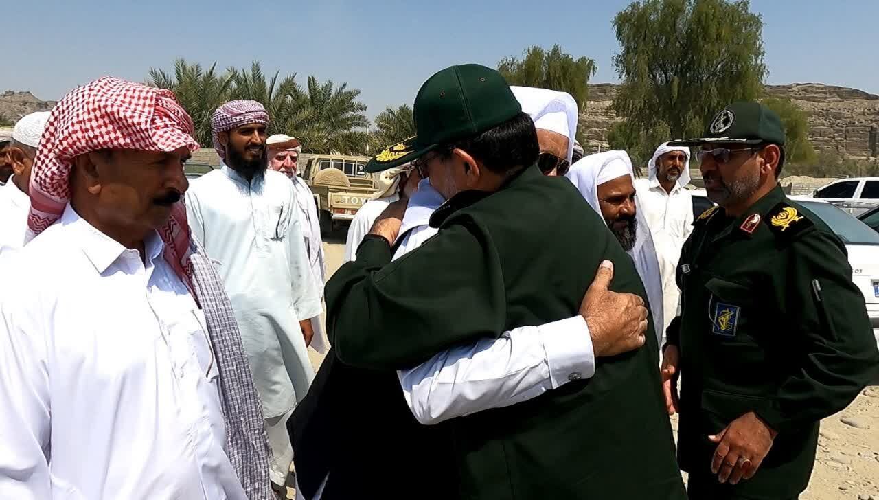 الأدميرال تنكسيري: الحرس الثوري الإيراني لا يفرق بین خدمة الشيعة والسنة