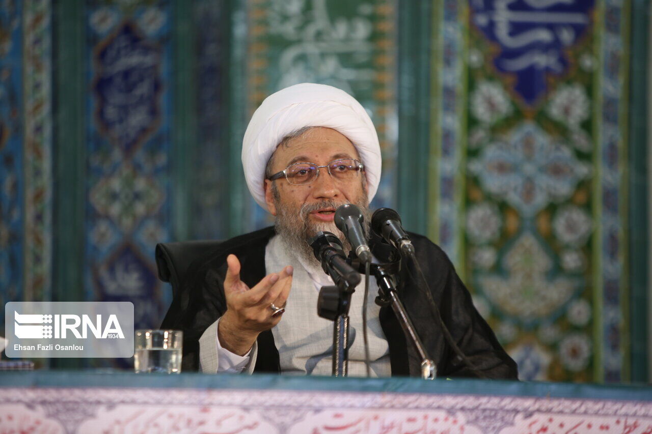 آملی لاریجانی: آیت الله کوهستانی و شاگردانش ستارگان جهان تشییع هستند