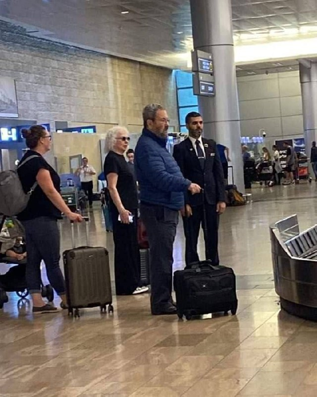 ایهود باراک از سرزمینهای اشغالی فرار کرد + عکس