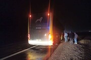 انحراف اتوبوس در اتوبان نطنز_کاشان ۲۲ مصدوم برجا گذاشت