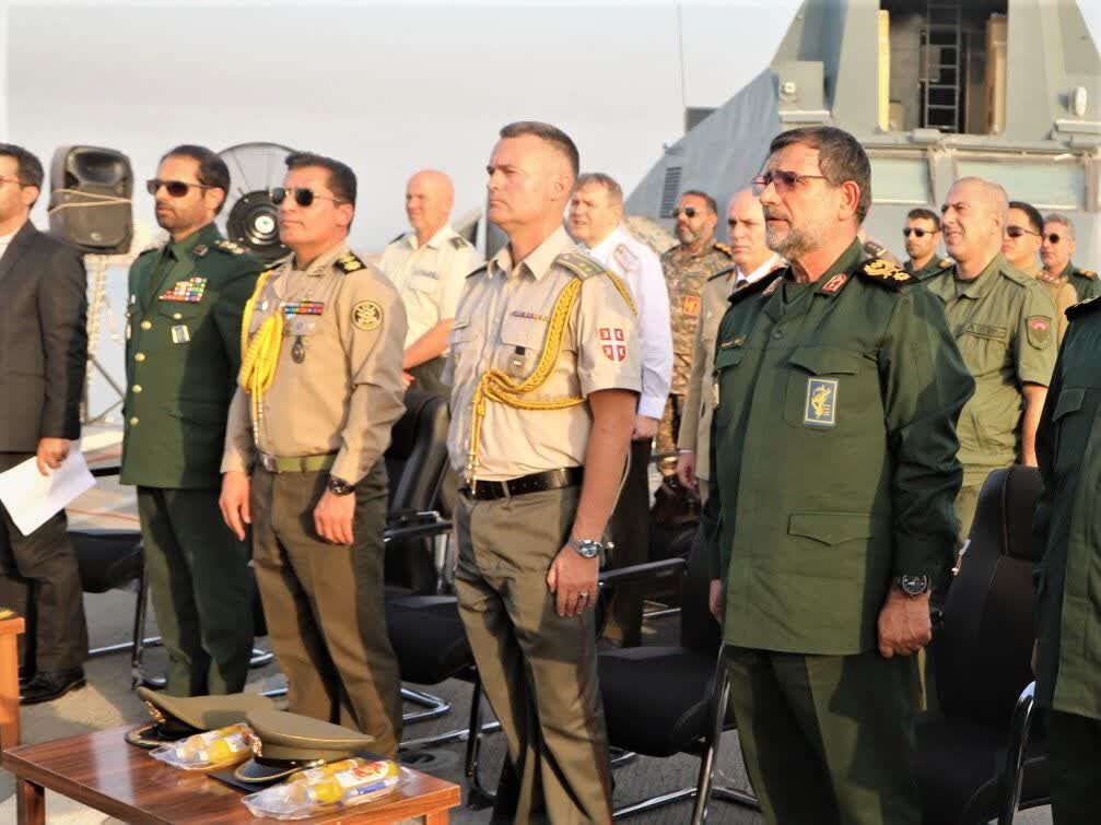 حضور وابستگان نظامی بر روی عرضه ناو شهید سلیمانی