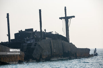 The Greek Ship in Iran's Kish Island starts to sink deeper