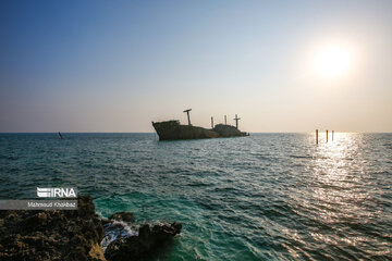 The Greek Ship in Iran's Kish Island starts to sink deeper