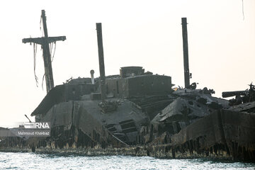 The Greek Ship in Iran's Kish Island starts to sink deeper