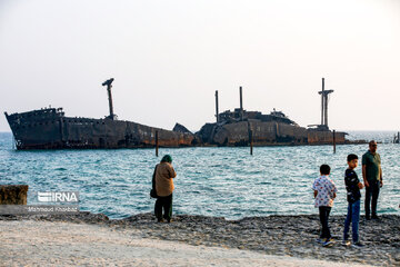 The Greek Ship in Iran's Kish Island starts to sink deeper