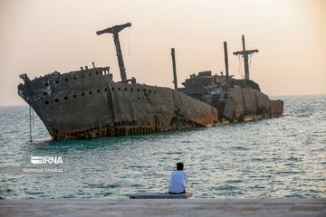 The Greek Ship in Iran's Kish Island starts to sink deeper