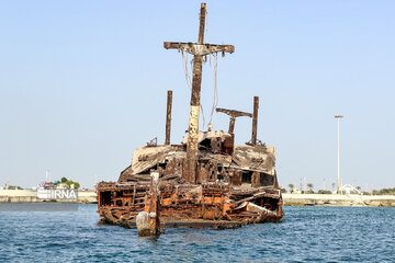 The Greek Ship in Iran's Kish Island starts to sink deeper