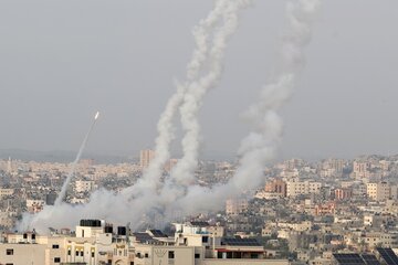 Les Brigades Al-Qassam tirent des roquettes sur deux bases sionistes