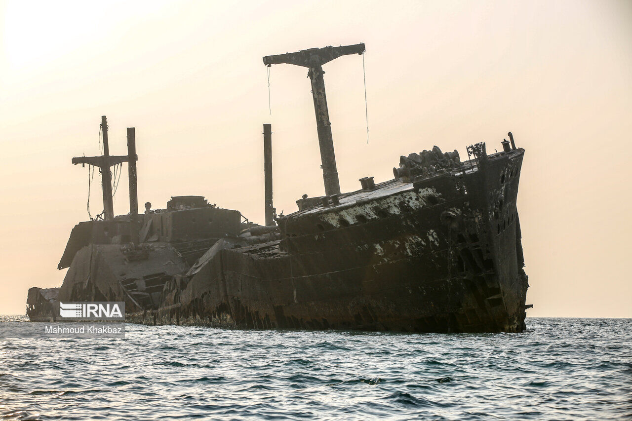 The Greek Ship in Iran's Kish Island starts to sink deeper