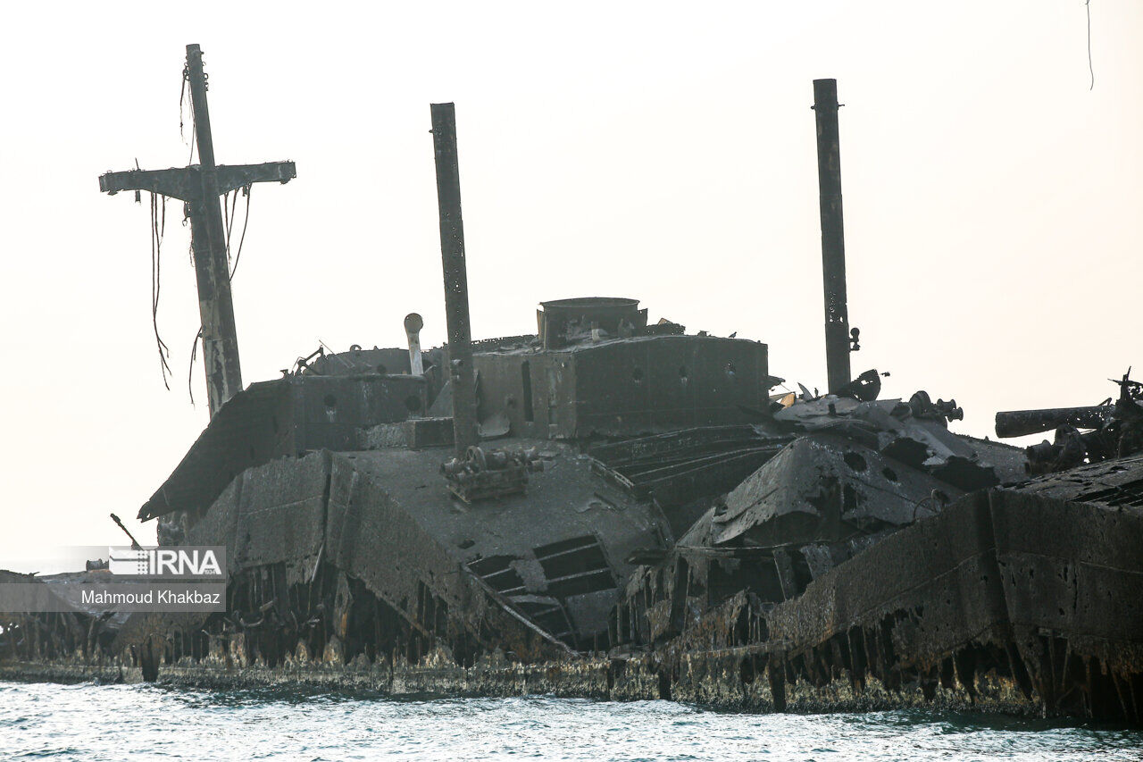 The Greek Ship in Iran's Kish Island starts to sink deeper