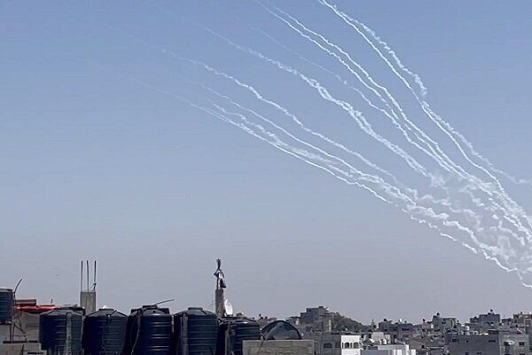 غزہ پر بمباری کے جواب میں ہرتزلیا، عسقلان اور تل ابیب پر بڑے پیمانے پر حماس کے راکٹ حملے