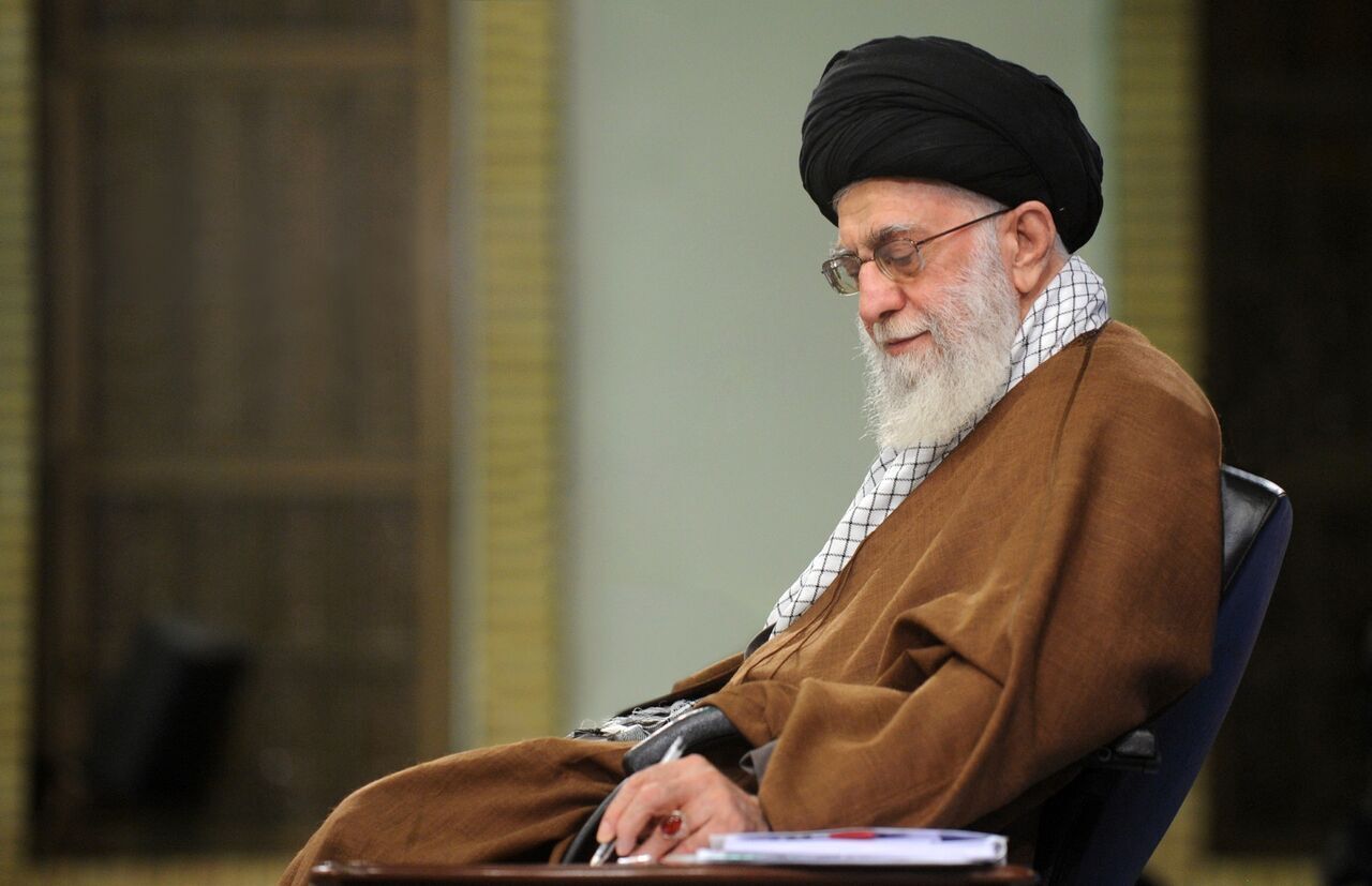 Événement sans précédent : l'avertissement de l'ayatollah Khamenei adressé aux sionistes tweeté en hébreu