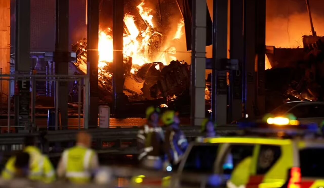 آتش‌سوزی گسترده در فرودگاه لوتون لندن + فیلم