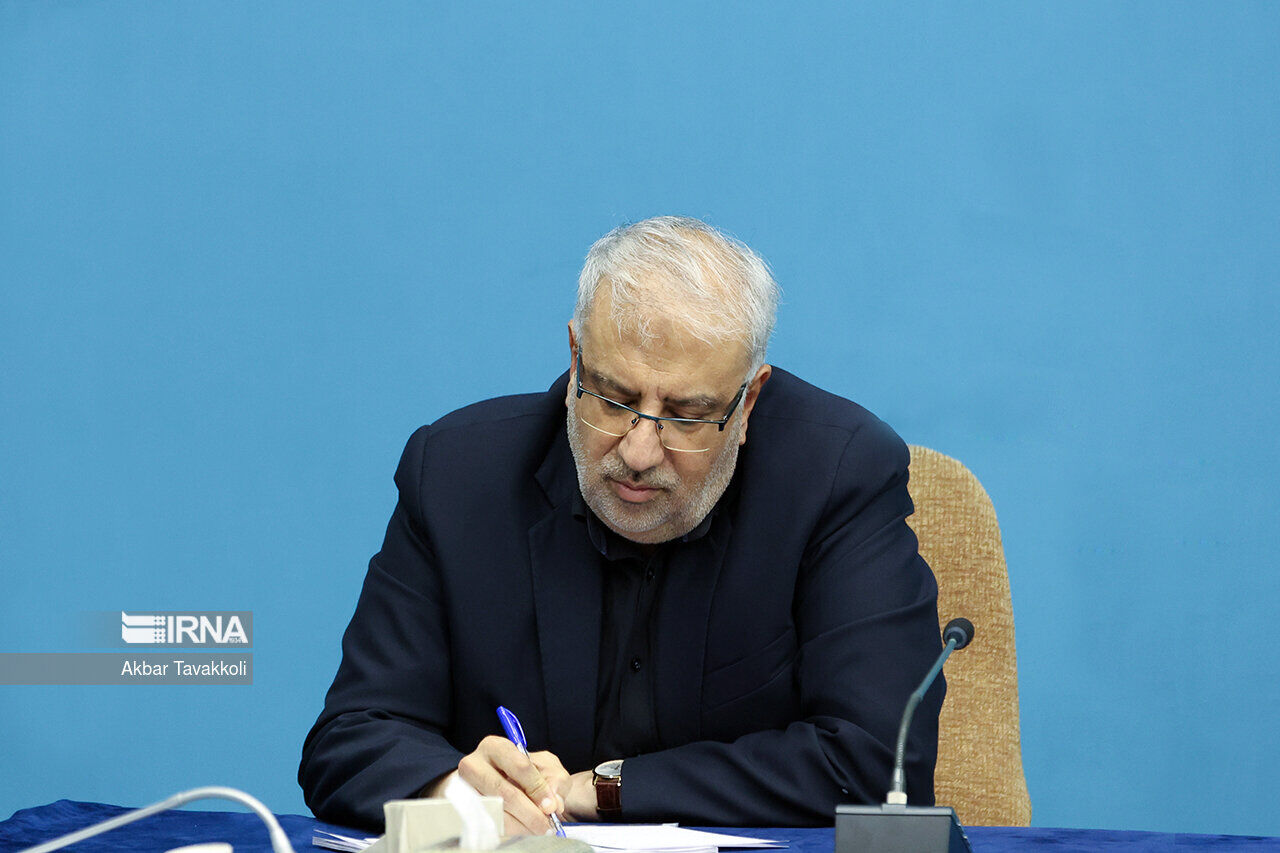 إيران وروسيا تبحثان توسيع التعاون في مجال النفط والغاز