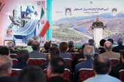 وزیر دفاع: بهره‌گیری از فناوری‌ بومی مهمترین ویژگی‌ آزادراه شیراز-اصفهان است