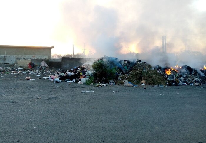گلایه مردم از نحوه جمع آوری زباله/ چرایی آتش زدن زباله‌ها در جنوب تهران چیست؟