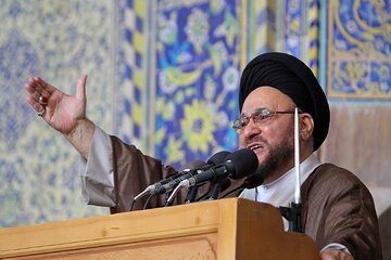 خطیب جمعه اصفهان: رژیم صهیونیستی در آستانه سقوط به زباله‌دانِ تاریخ است