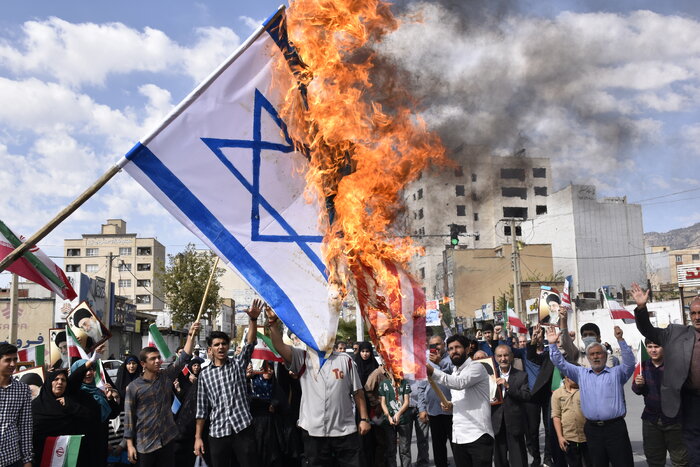 تجمع اعتراضی نمازگزاران ایلامی در محکومیت جنایات اسرائیل