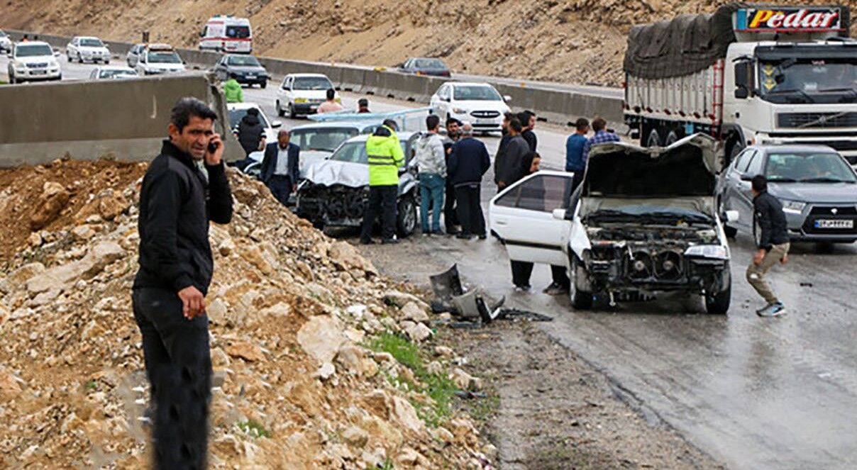 برخورد ۵۰ دستگاه خودرو در آزادراه قزوین - کرج چهار مصدوم داشت