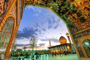 La visite du président Raïssi au mausolée de Shahcheragh à Chiraz