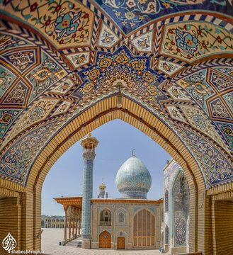 La visite du président Raïssi au mausolée de Shahcheragh à Chiraz