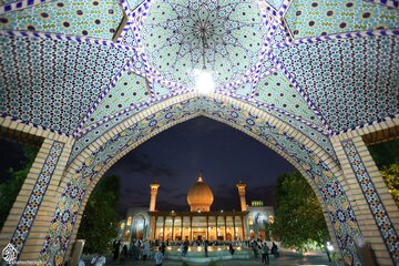 La visite du président Raïssi au mausolée de Shahcheragh à Chiraz