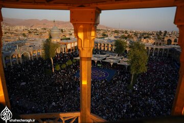 La visite du président Raïssi au mausolée de Shahcheragh à Chiraz