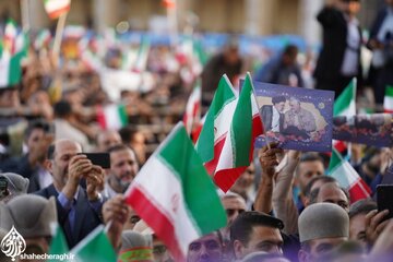 La visite du président Raïssi au mausolée de Shahcheragh à Chiraz