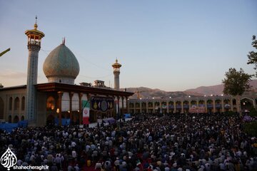 La visite du président Raïssi au mausolée de Shahcheragh à Chiraz