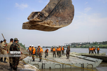 Army builds pontoon bridge on Karun river