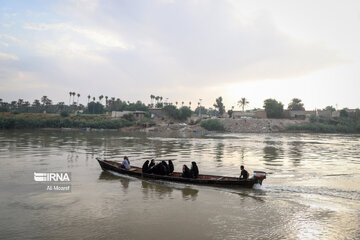 Army builds pontoon bridge on Karun river