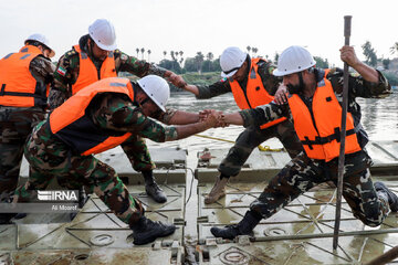 Army builds pontoon bridge on Karun river