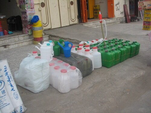 پیادهروهای زاهدان در تسخیر بساط کسبه و دستفروشان/ سد معبر؛ بلای روح و روان مردم